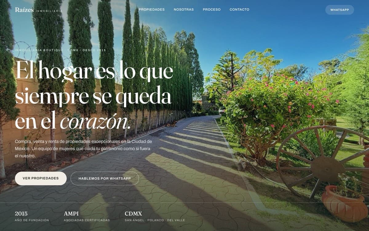Portada del sitio de Raízes Inmobiliaria construido por Vyron, con fotografía de una propiedad y el titular El hogar es lo que siempre se queda en el corazón